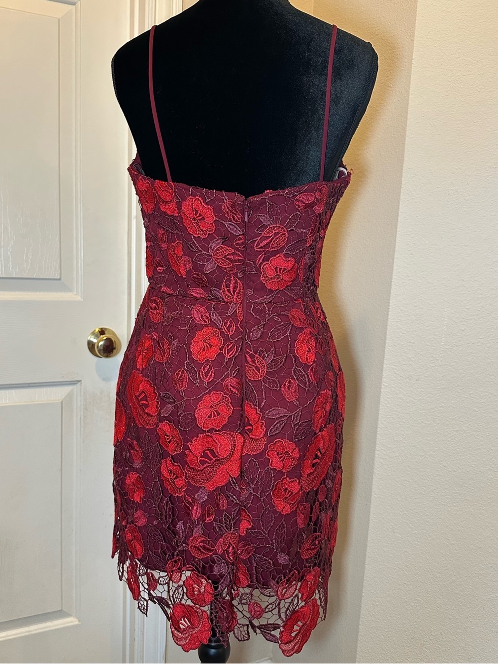 ML Monique Lhuillier Arielle Lace Cocktail Dress Burgundy Floral Size 6 - Picture 4 of 15